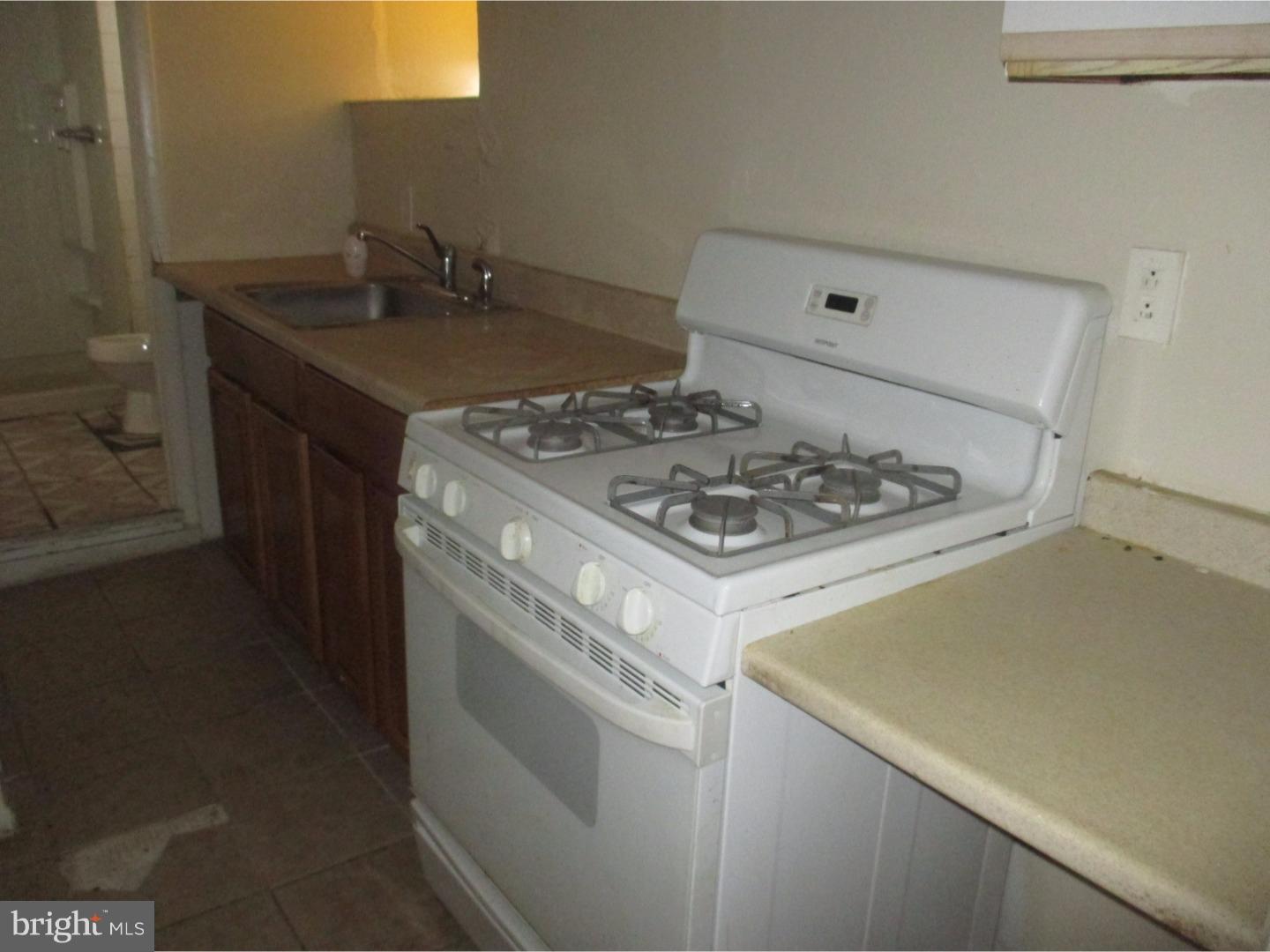 42 Kent Road Upper Darby, PA 19082 - Photo 3 of 14