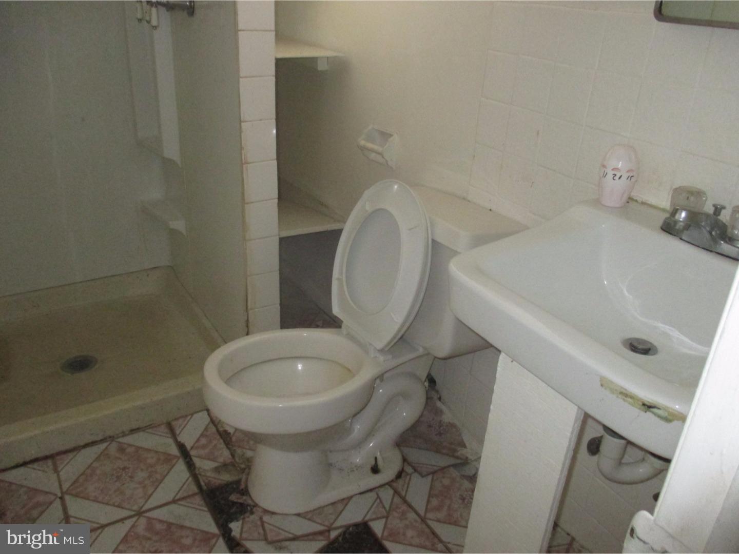 42 Kent Road Upper Darby, PA 19082 - Photo 5 of 14