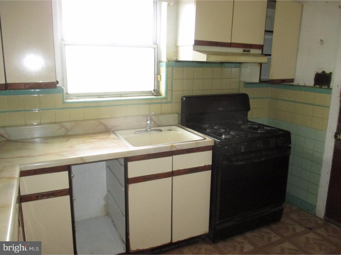 42 Kent Road Upper Darby, PA 19082 - Photo 8 of 14