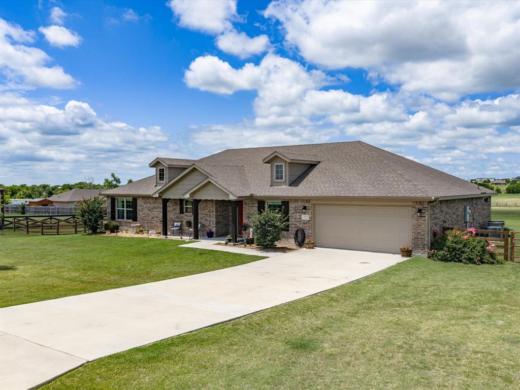 222 Hillcrest Lane Decatur, TX 76234 - Photo 3 of 29