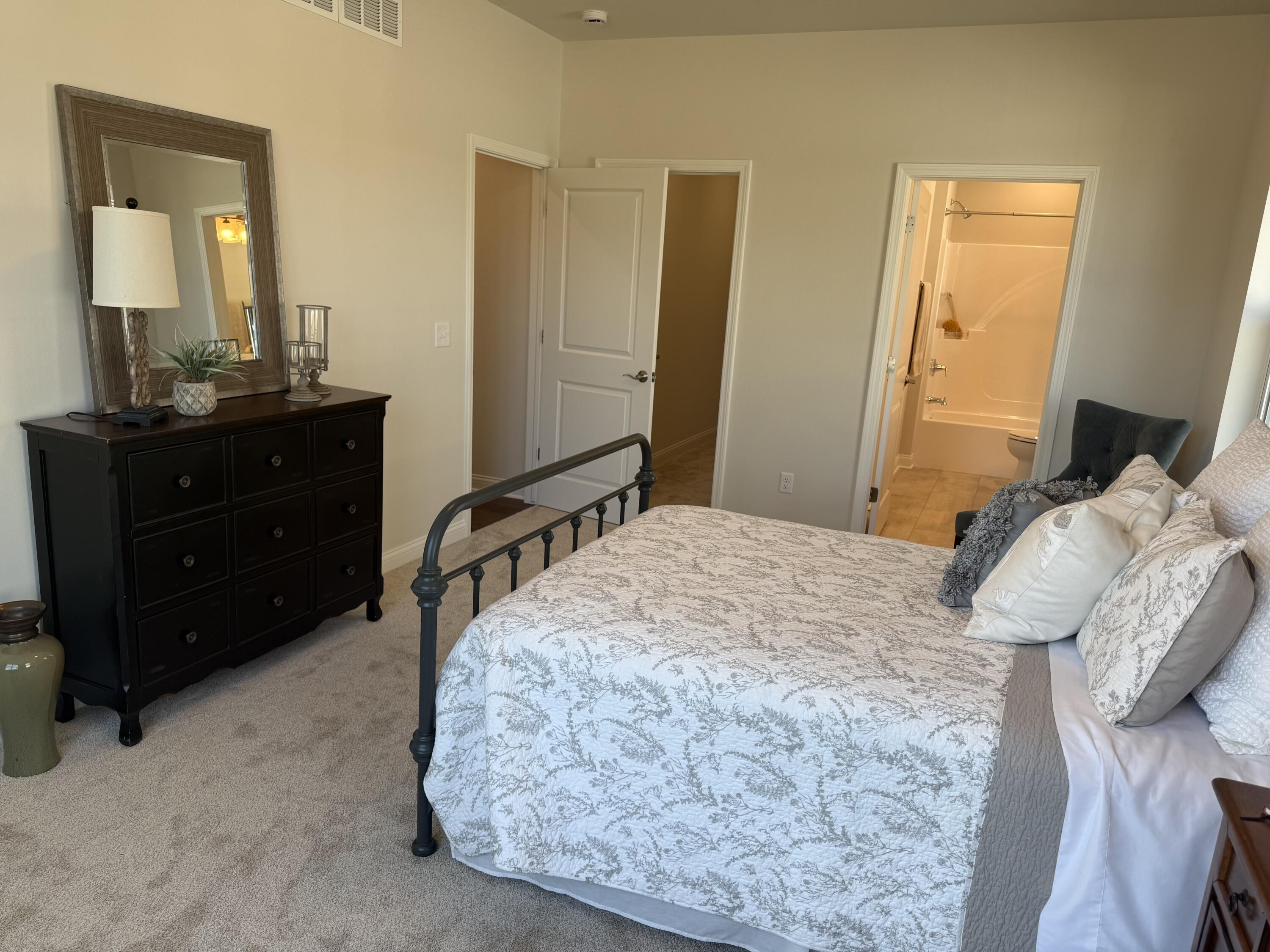 327 Sandy Circle Pewaukee, WI 53072 - Photo 13 of 22 Guest Suite w/WIC