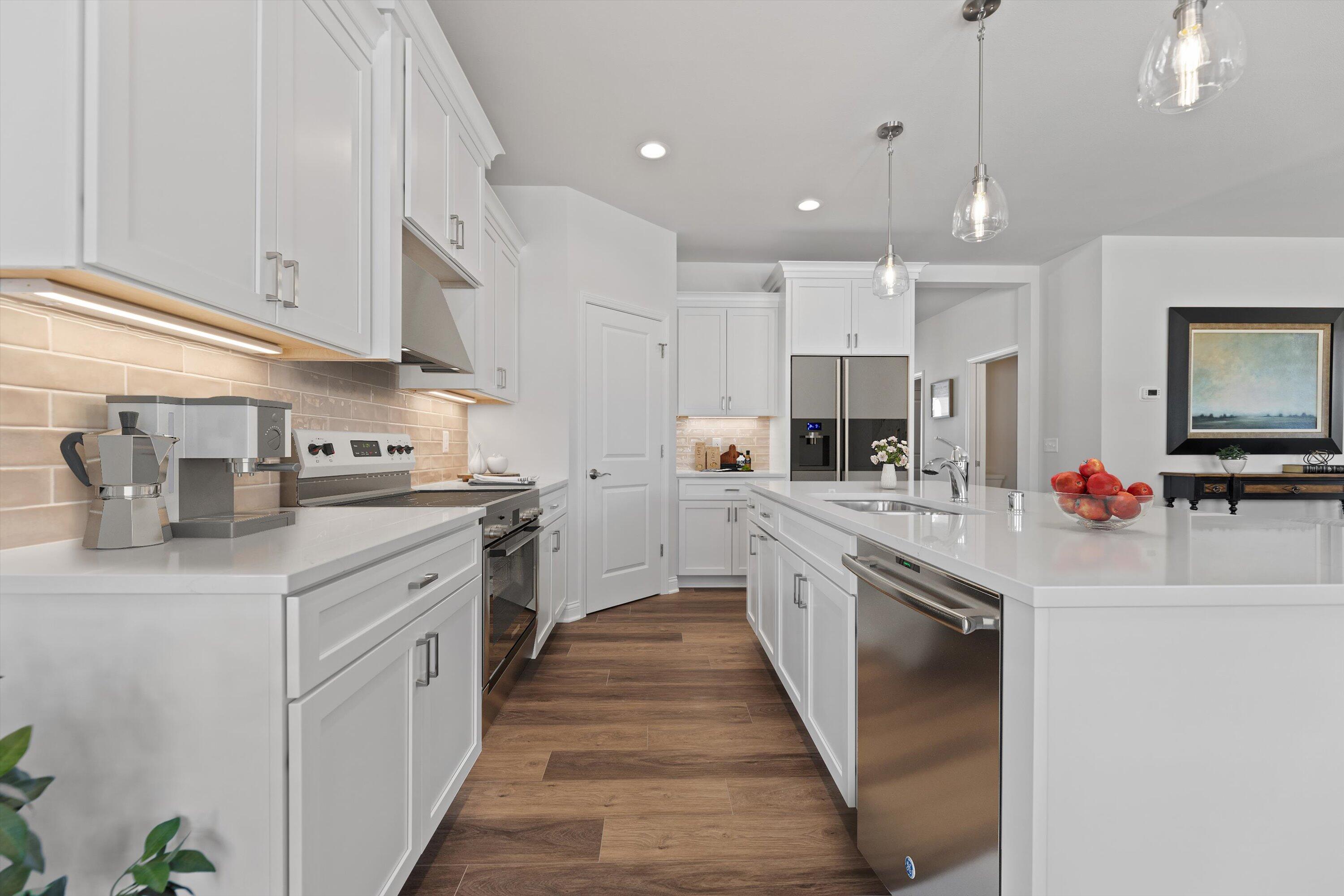 327 Sandy Circle Pewaukee, WI 53072 - Photo 15 of 36 Kitchen Counters: Virtual appliances