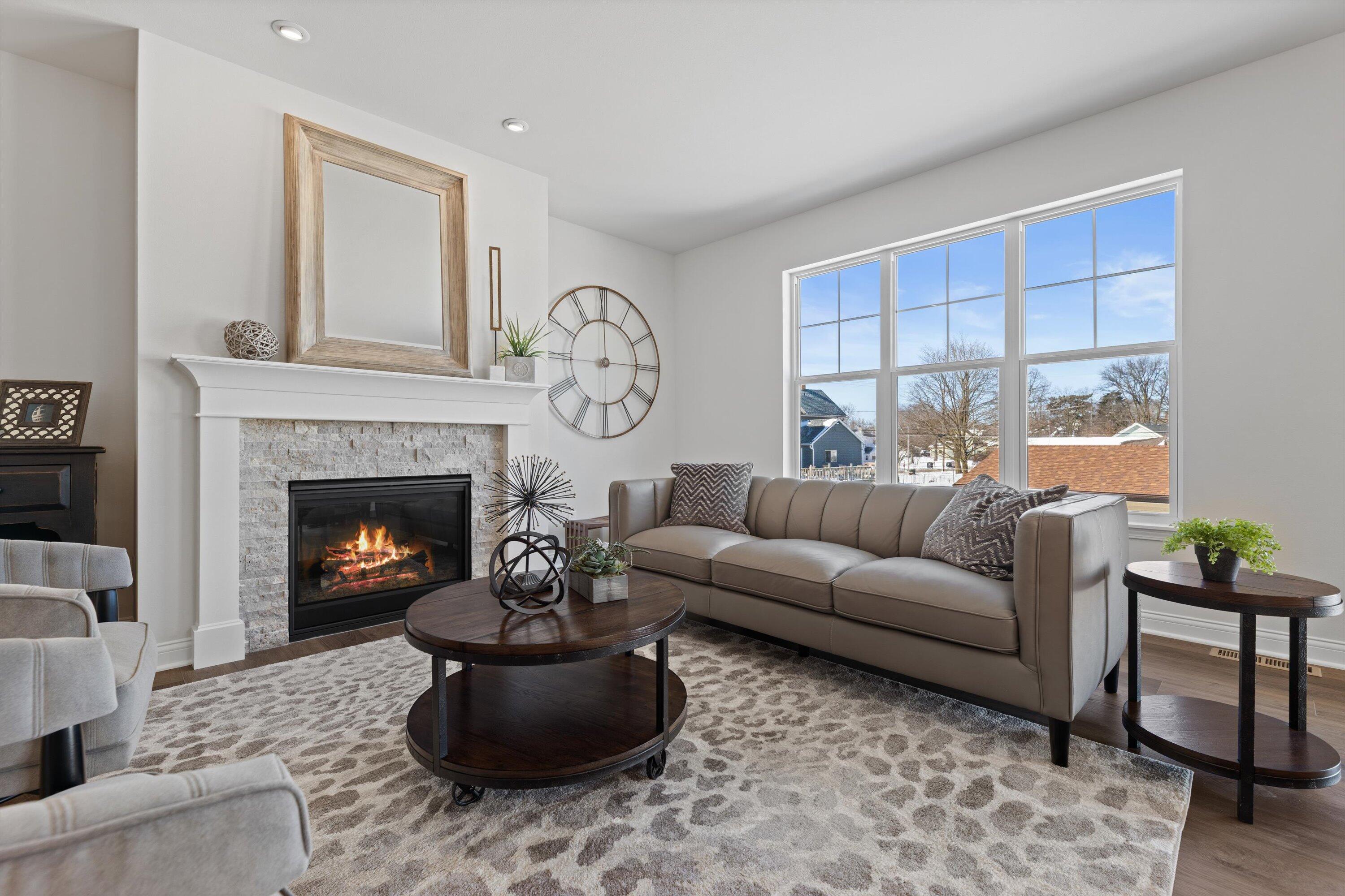 327 Sandy Circle Pewaukee, WI 53072 - Photo 4 of 36 Great Room w/GFP