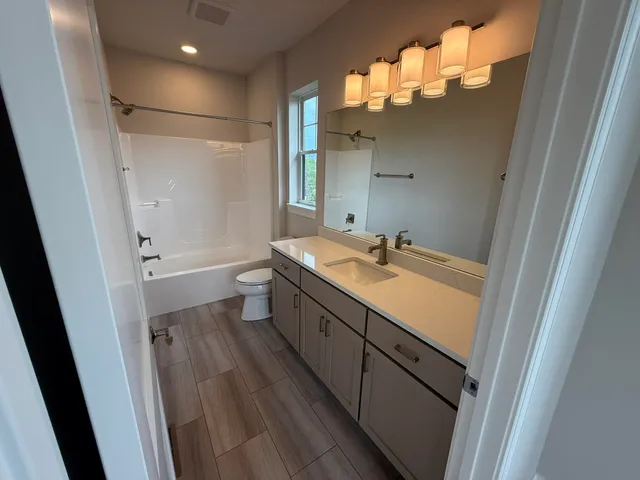 $739,999 | 327 Sandy Circle, Pewaukee, WI 53072