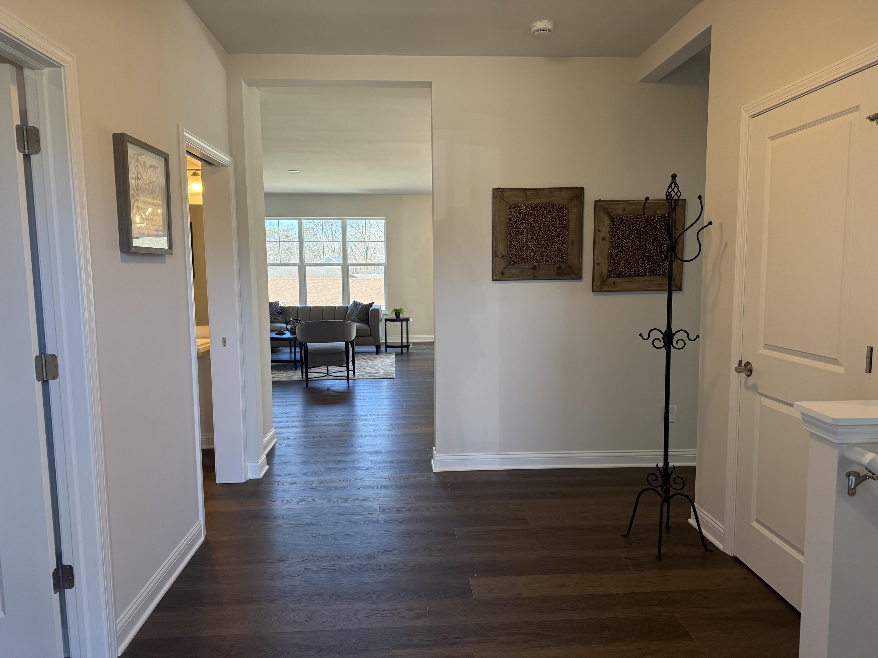 327 Sandy Circle Pewaukee, WI 53072 - Photo 8 of 22 Front Foyer