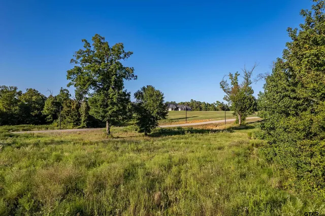 a picture of a street sign