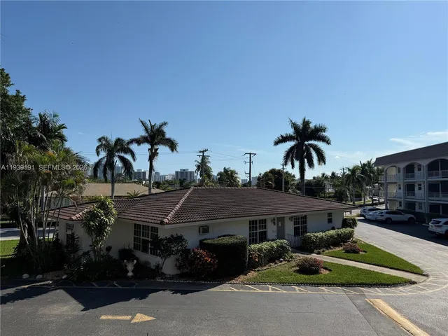 $1,950 | 581 Blue Heron Drive, Unit 318B, Hallandale Beach, FL 33009