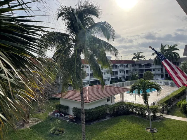 $1,950 | 581 Blue Heron Drive, Unit 318B, Hallandale Beach, FL 33009