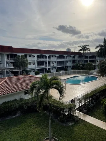 $1,950 | 581 Blue Heron Drive, Unit 318B, Hallandale Beach, FL 33009