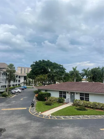 $1,950 | 581 Blue Heron Drive, Unit 318B, Hallandale Beach, FL 33009