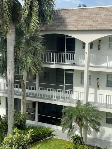 $1,950 | 581 Blue Heron Drive, Unit 318B, Hallandale Beach, FL 33009