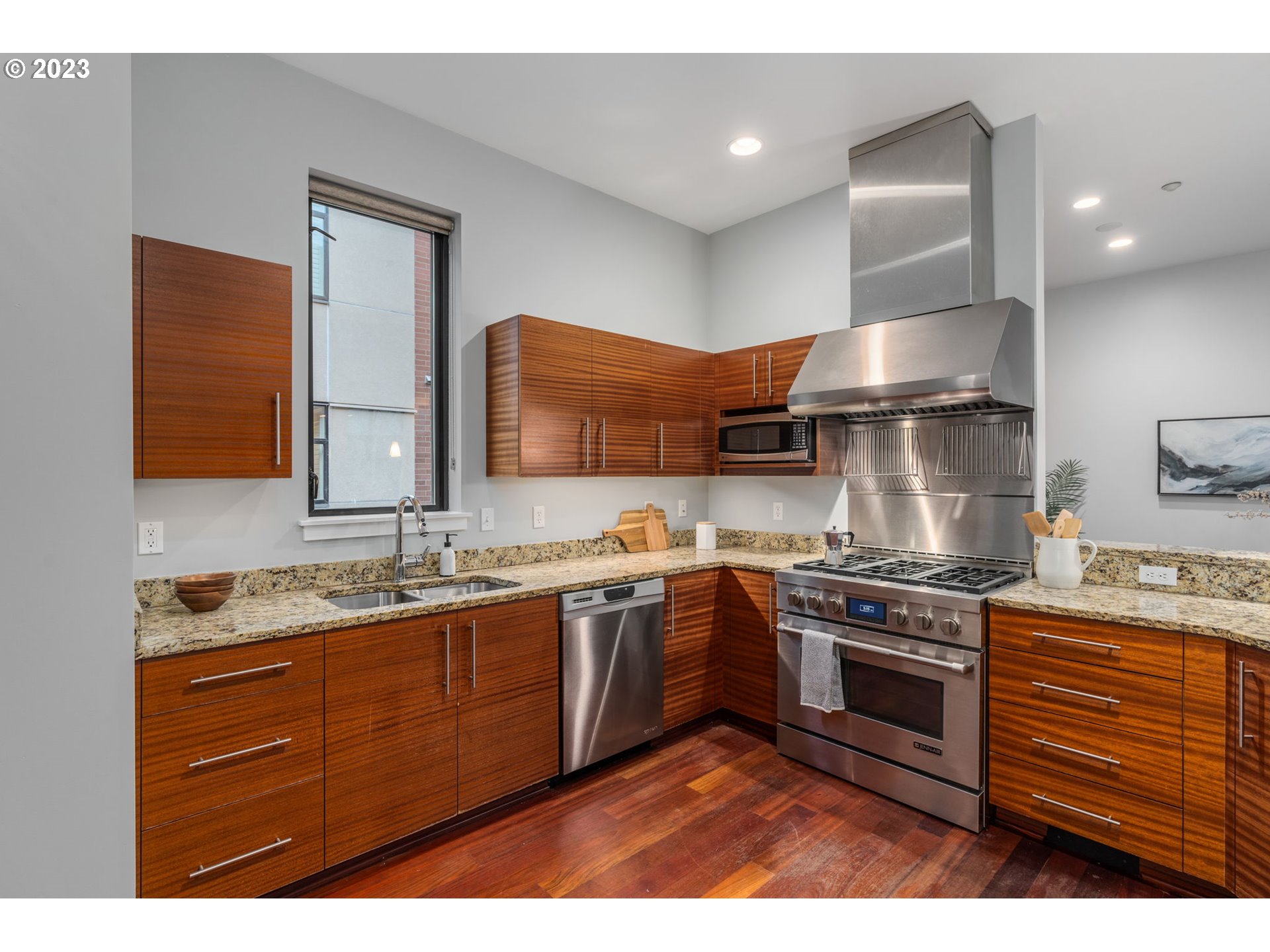 1720 Northwest Riverscape Street Portland, OR 97209 - Photo 9 of 28 Den/Office