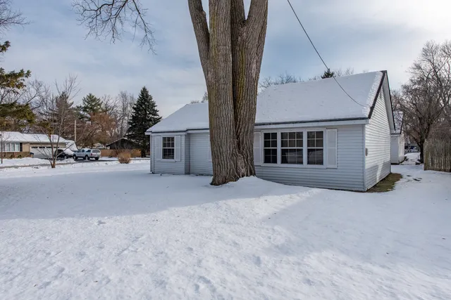 $239,000 | 10867 West Beach Road, Beach Park, IL 60087