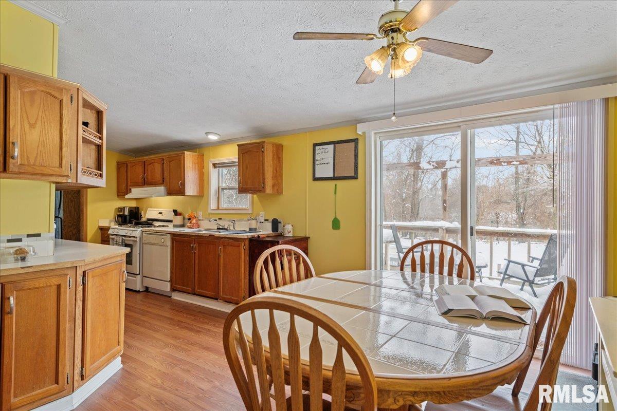 367 East Oak Street Hettick, IL 62649 - Photo 9 of 39