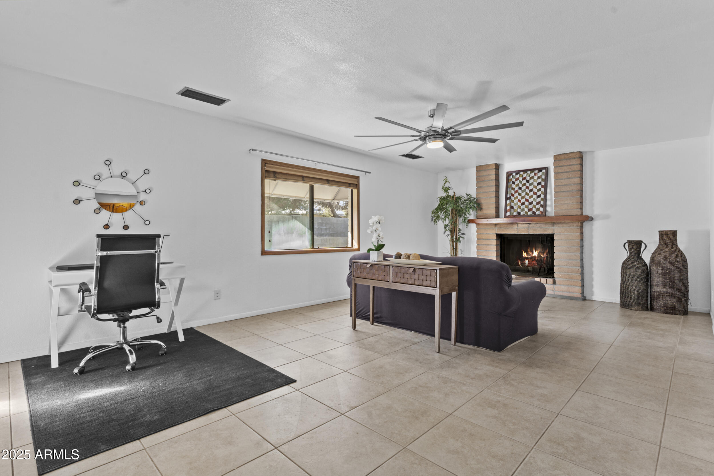 3754 West Hearn Road Phoenix, AZ 85053 - Photo 12 of 28 Family Room