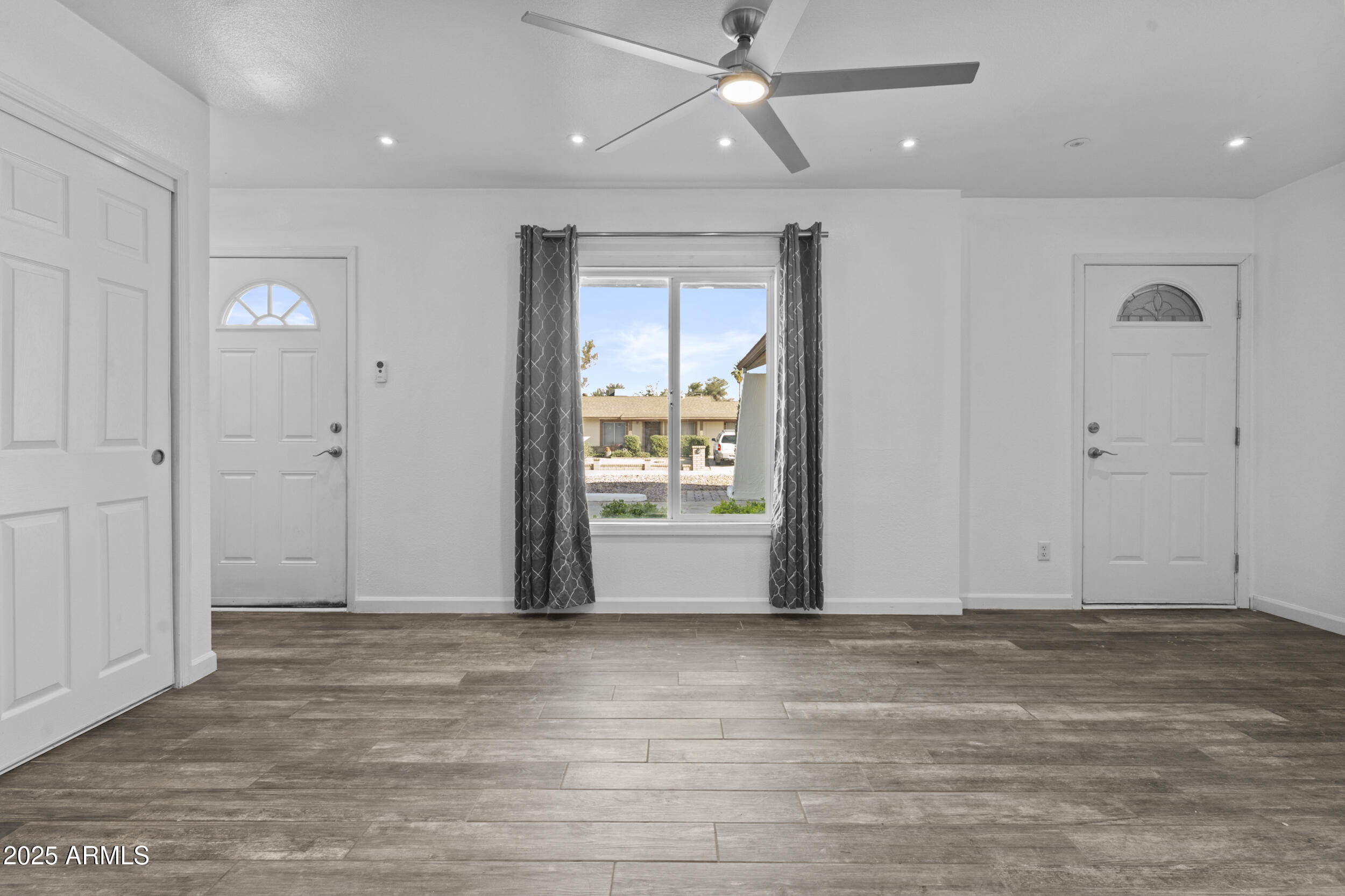 3754 West Hearn Road Phoenix, AZ 85053 - Photo 3 of 28 Front Room