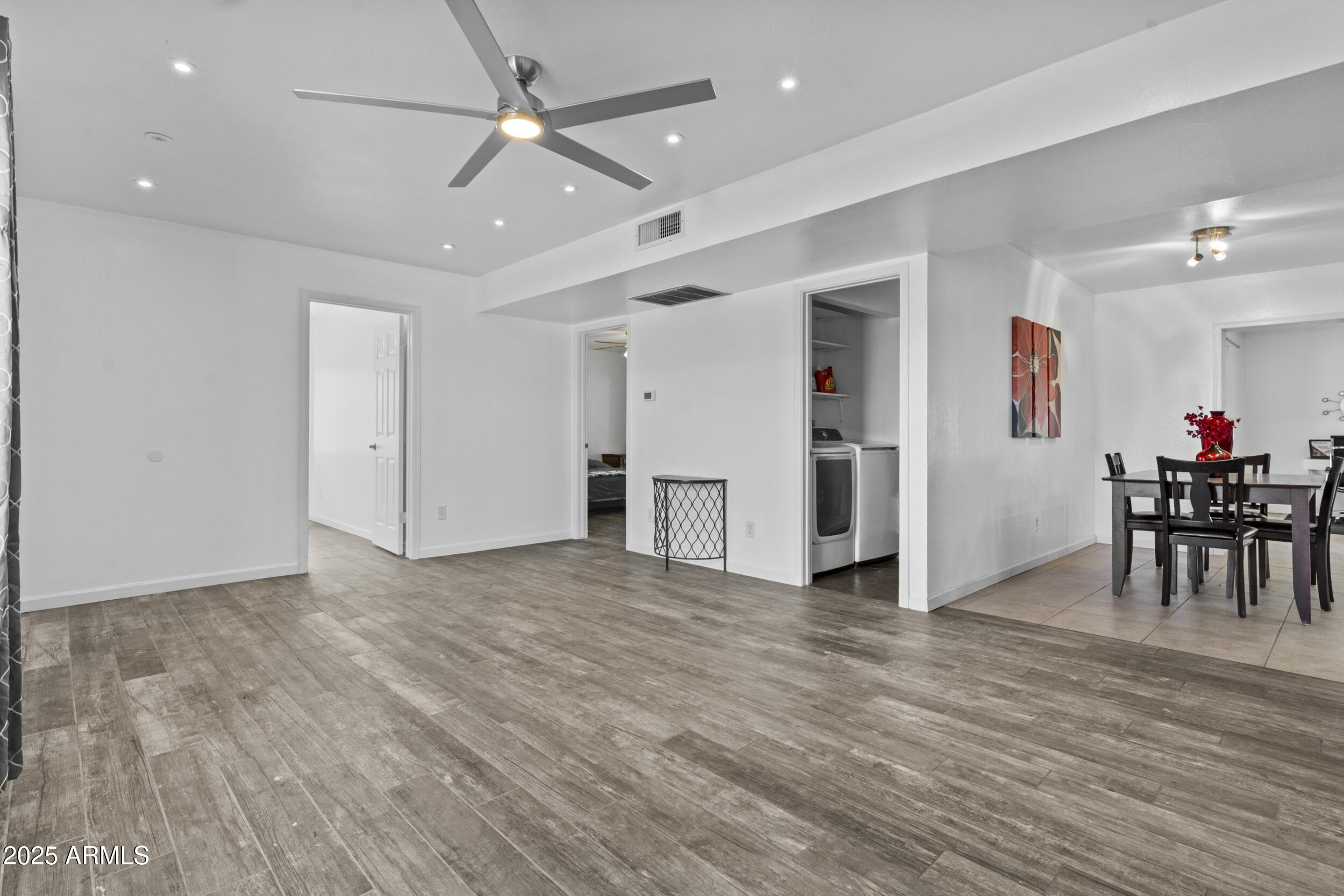 3754 West Hearn Road Phoenix, AZ 85053 - Photo 5 of 28 Front Room