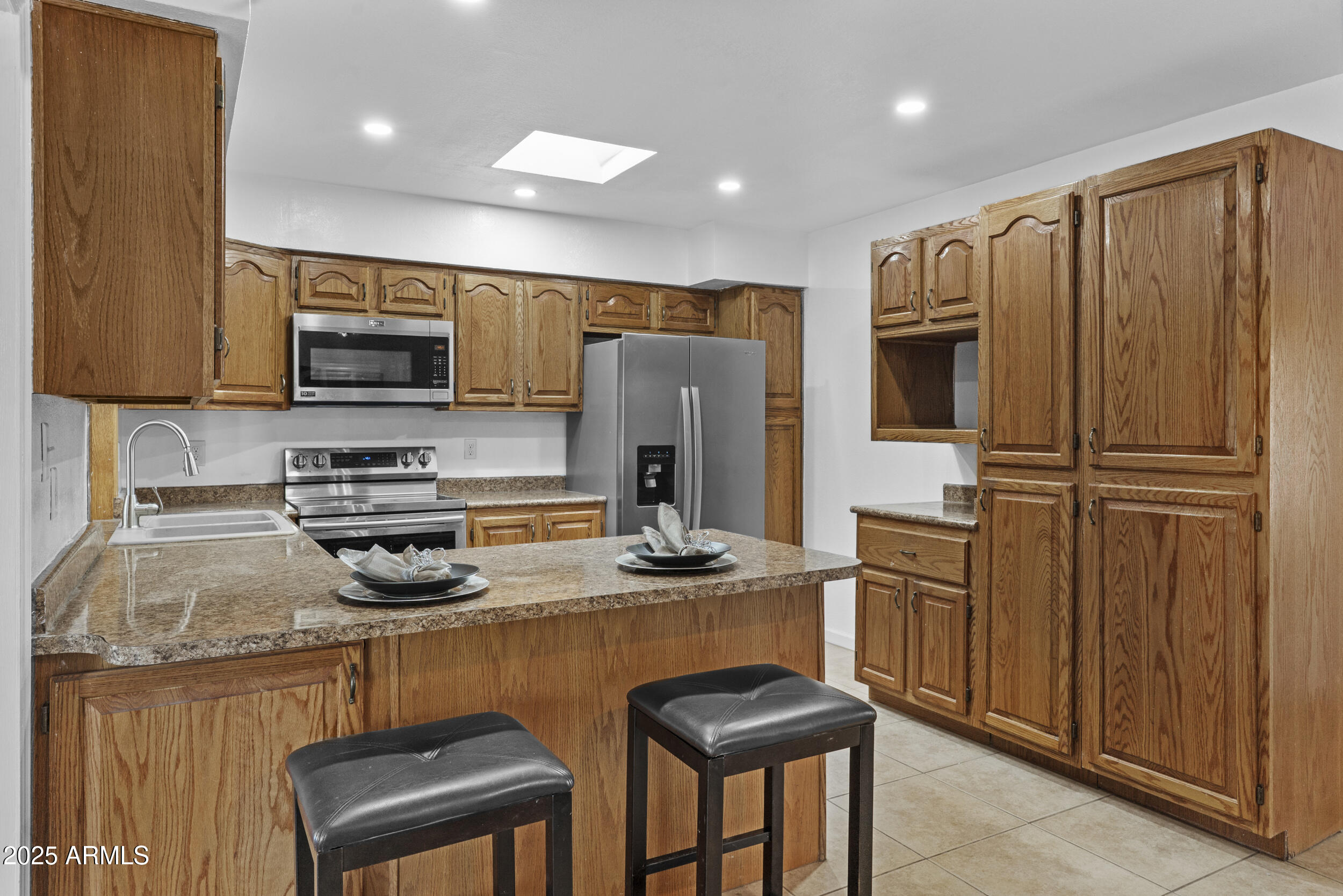 3754 West Hearn Road Phoenix, AZ 85053 - Photo 7 of 28 Spacious Kitchen