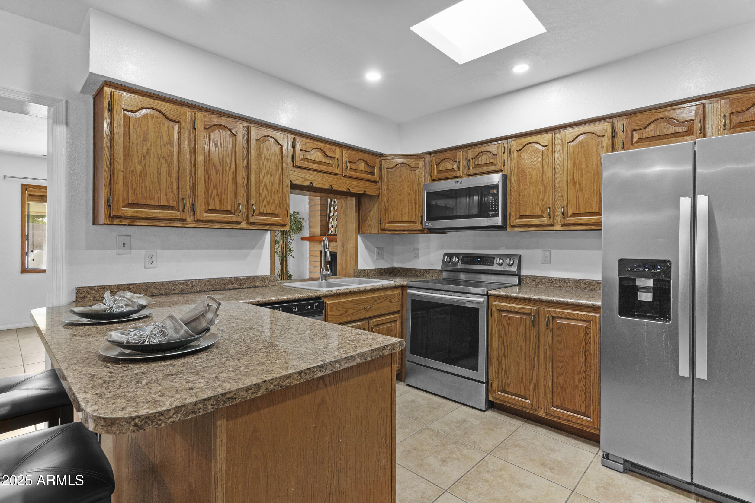 3754 West Hearn Road Phoenix, AZ 85053 - Photo 9 of 28 Spacious Kitchen
