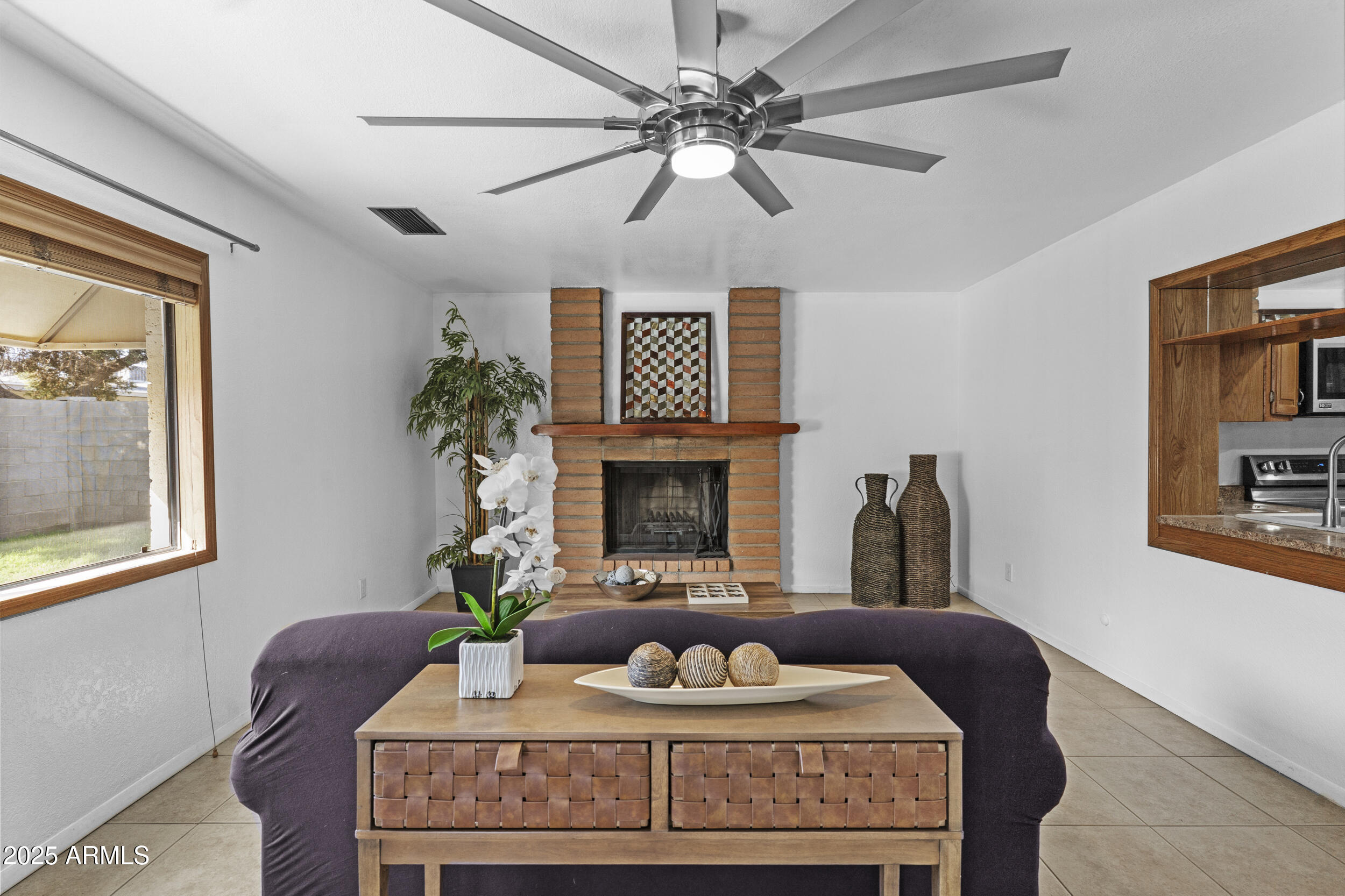 3754 West Hearn Road Phoenix, AZ 85053 - Photo 10 of 28 Family Room