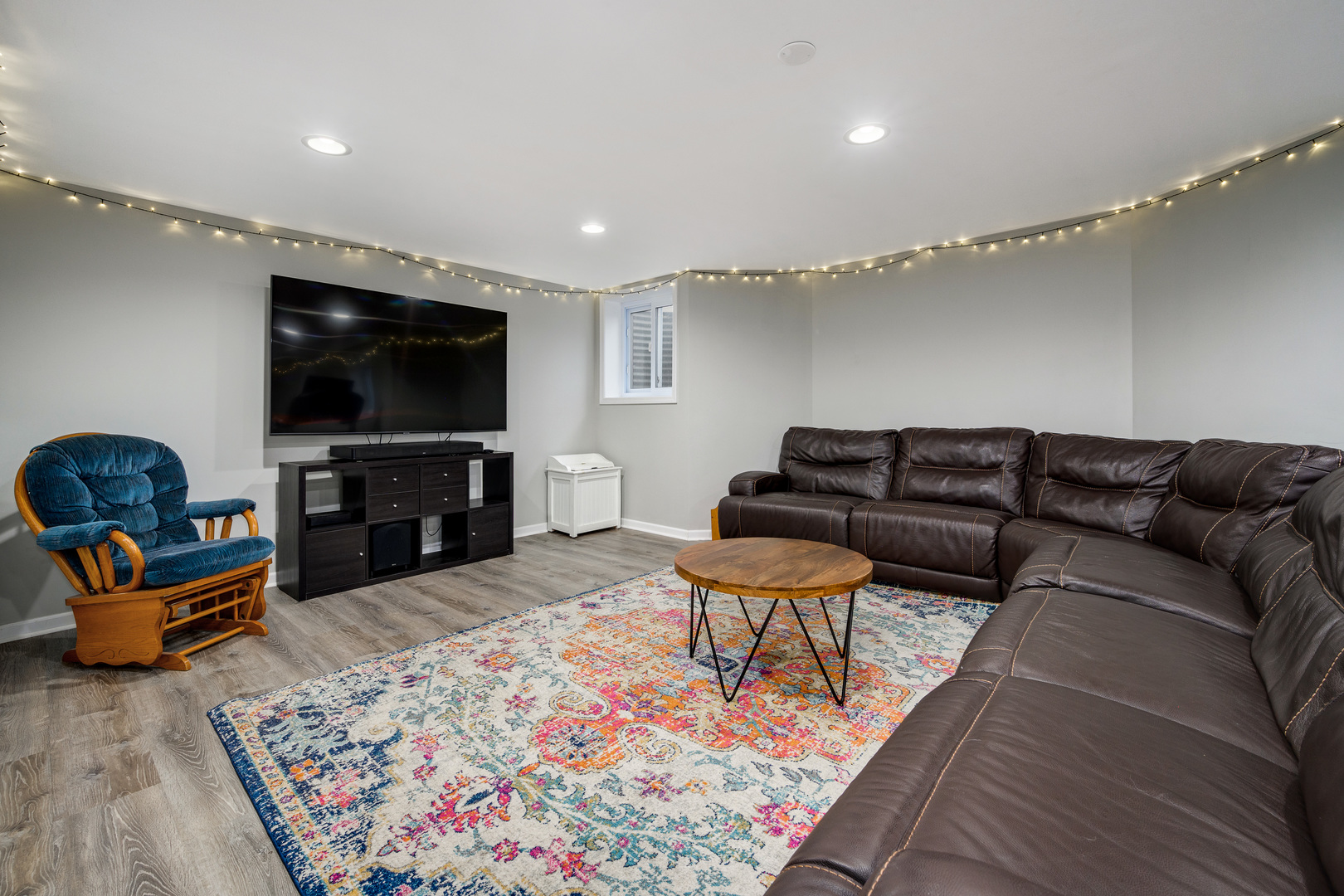 1627 Del Ogier Drive Glenview, IL 60025 - Photo 28 of 37 a living room with furniture and a flat screen tv