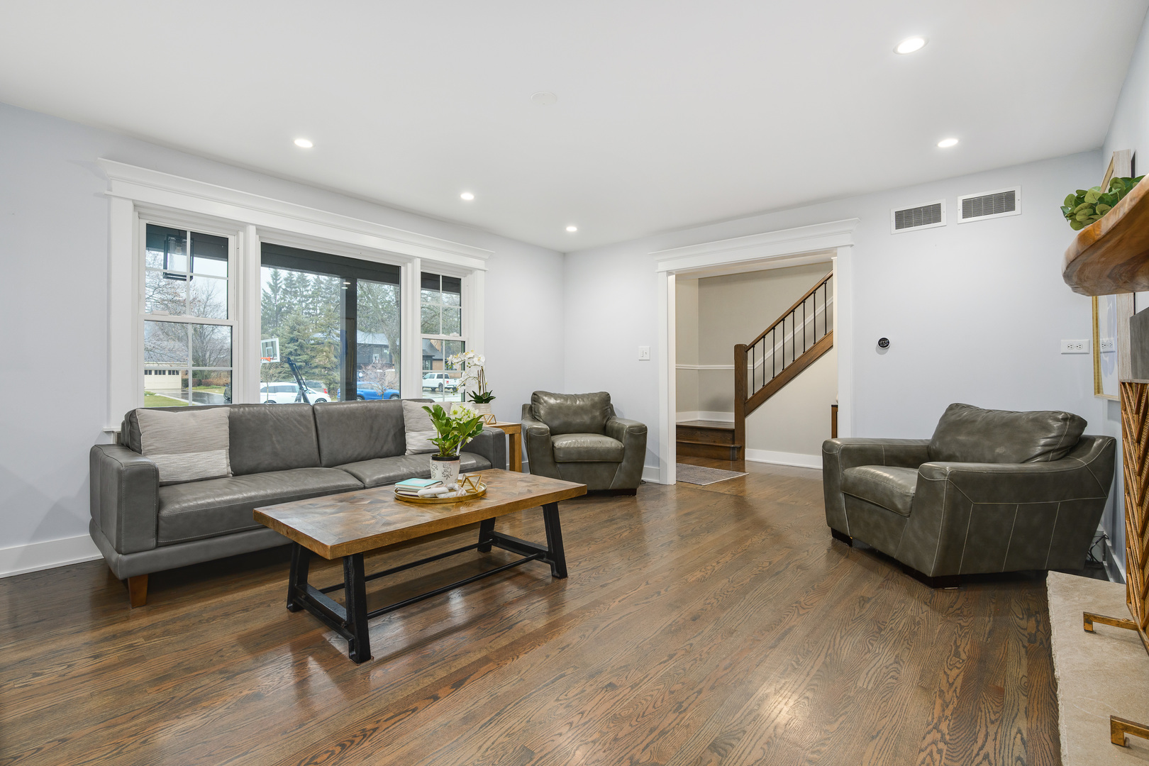 1627 Del Ogier Drive Glenview, IL 60025 - Photo 5 of 37 a living room with furniture and a window