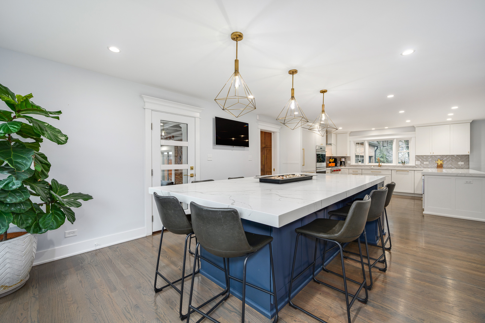 1627 Del Ogier Drive Glenview, IL 60025 - Photo 8 of 37 a view of a dining room with furniture and wooden floor