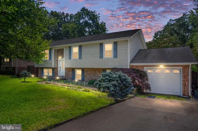 $369,900 | 102 Breezewood Drive, Fredericksburg, VA 22407