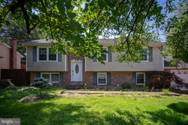$369,900 | 102 Breezewood Drive, Fredericksburg, VA 22407