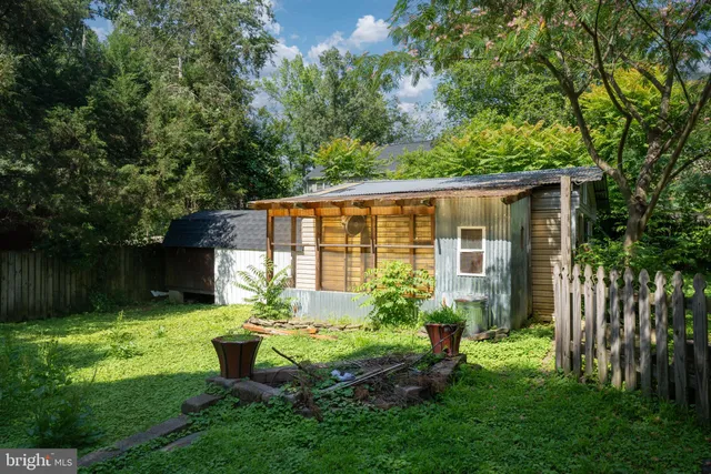 $369,900 | 102 Breezewood Drive, Fredericksburg, VA 22407