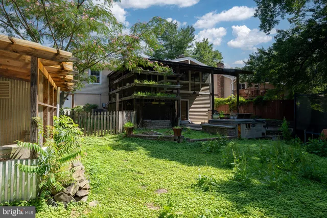 $369,900 | 102 Breezewood Drive, Fredericksburg, VA 22407