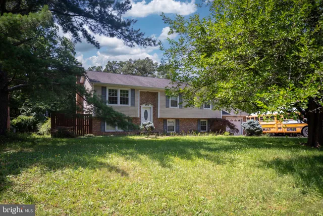 $369,900 | 102 Breezewood Drive, Fredericksburg, VA 22407