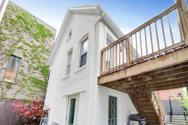 $2,100 | 2021 West Shakespeare Avenue, Unit CH1, Chicago, IL 60647