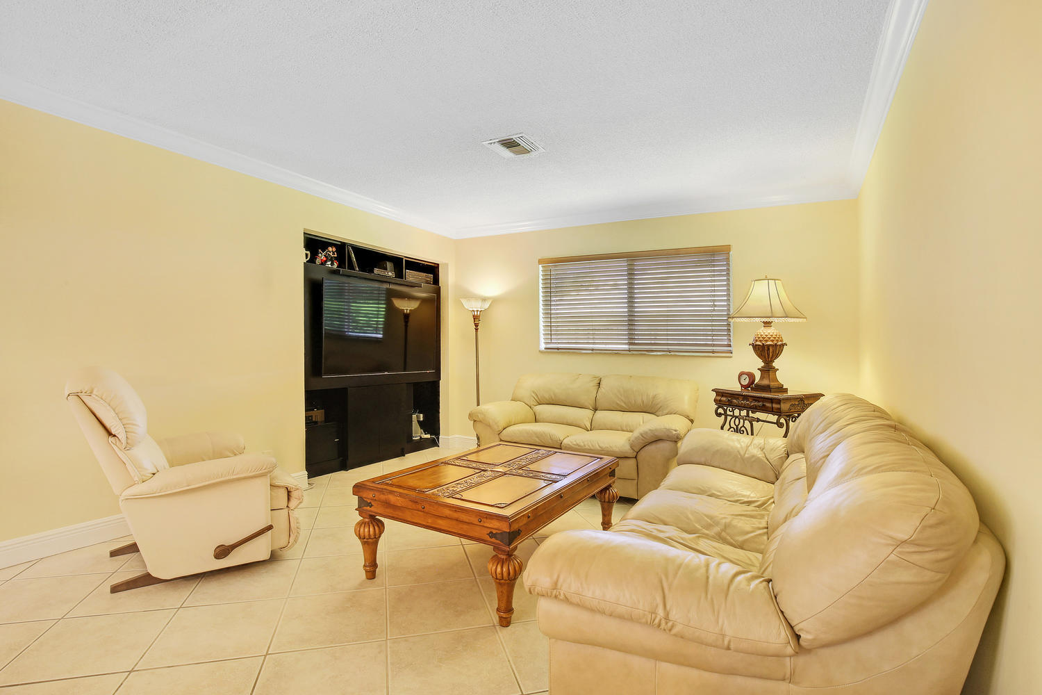 1071 Northwest 3rd Street Boca Raton, FL 33486 - Photo 13 of 25 Family room