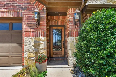 $489,999 | 707 Southwind Drive, Arlington, TX 76002