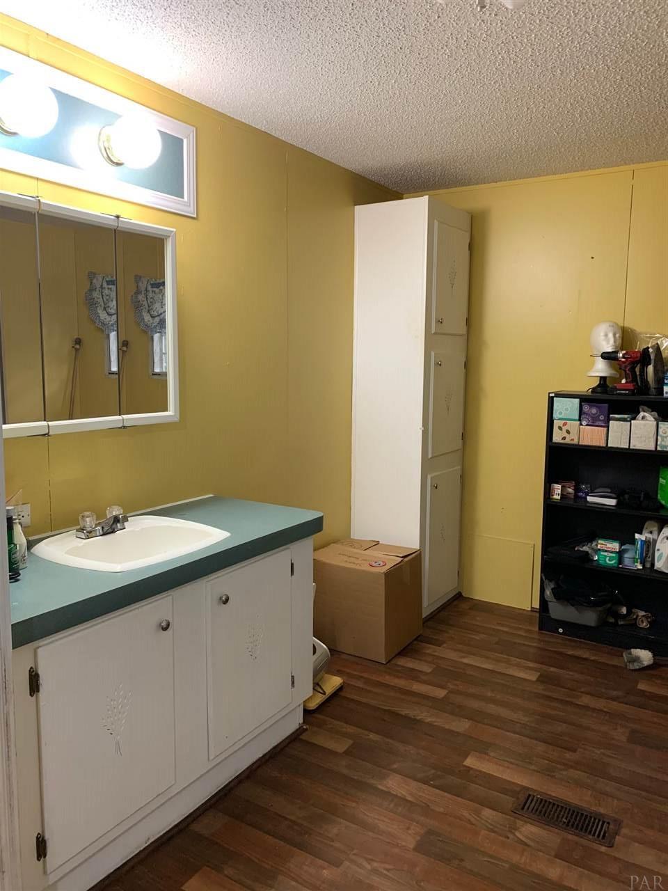 5374 Cox Road Milton, FL 32583 - Photo 12 of 24 Gallery Image 12