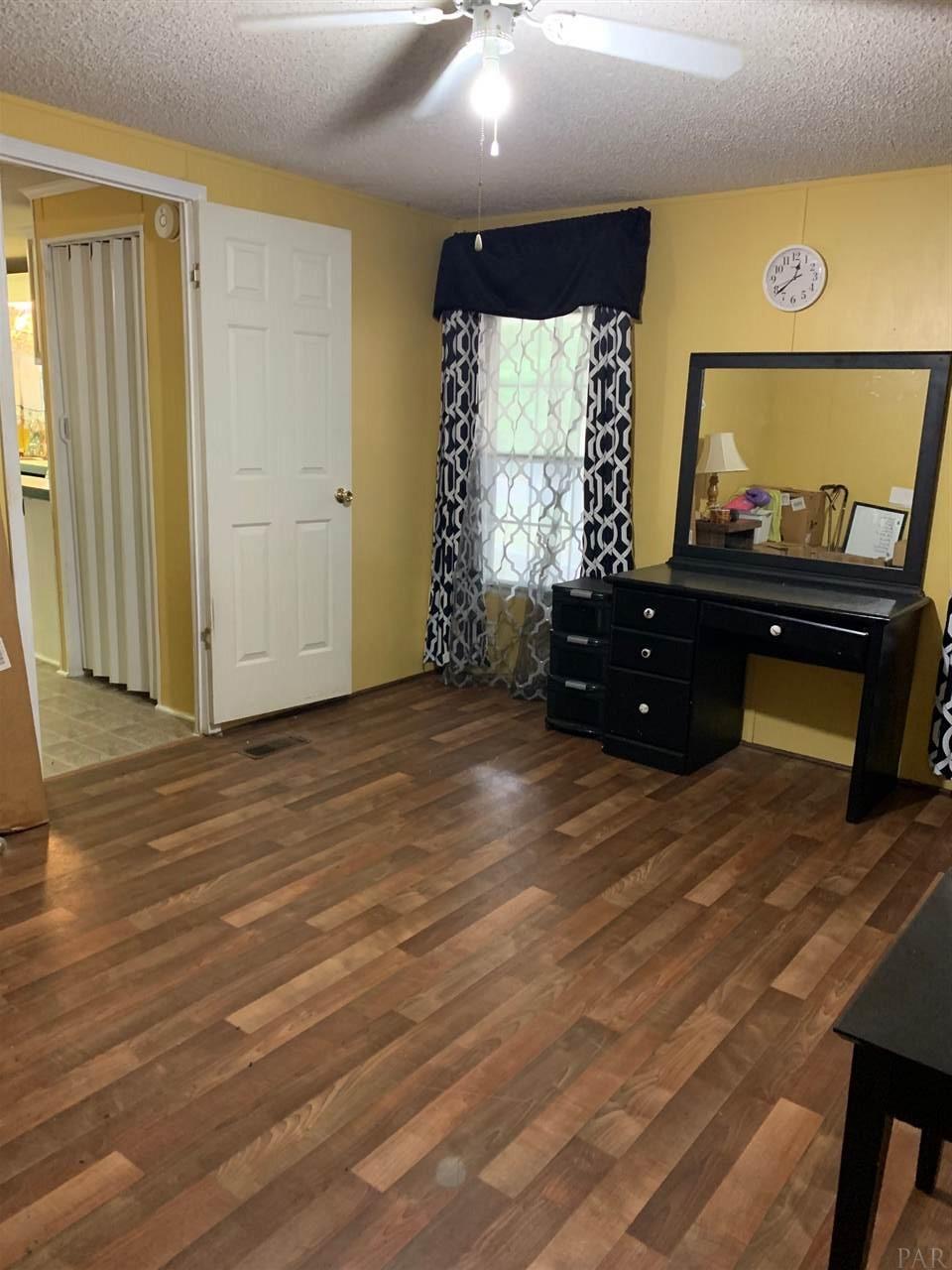 5374 Cox Road Milton, FL 32583 - Photo 10 of 24 Gallery Image 10