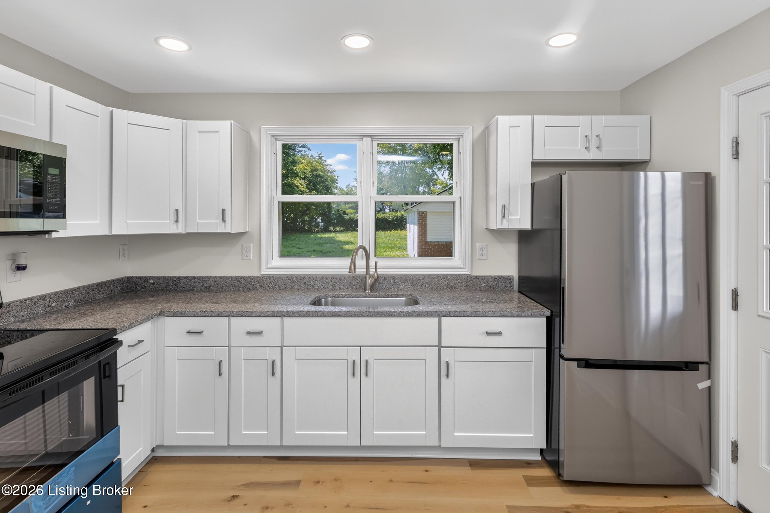 7806 Edna M Road Louisville, KY 40258 - Photo 12 of 34 812A7167-HDR