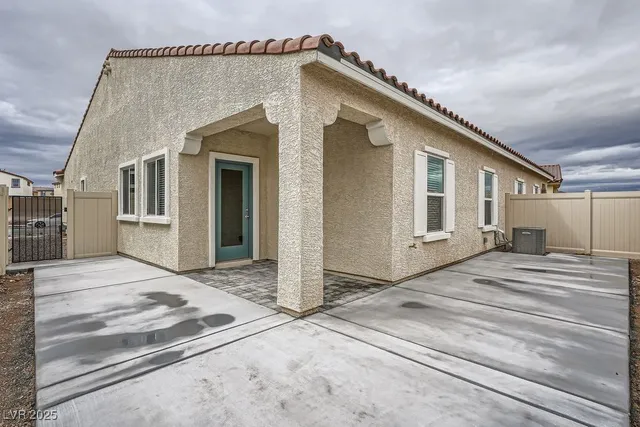 $1,888 | 364 Canary Song Drive, Unit 364, Henderson, NV 89011