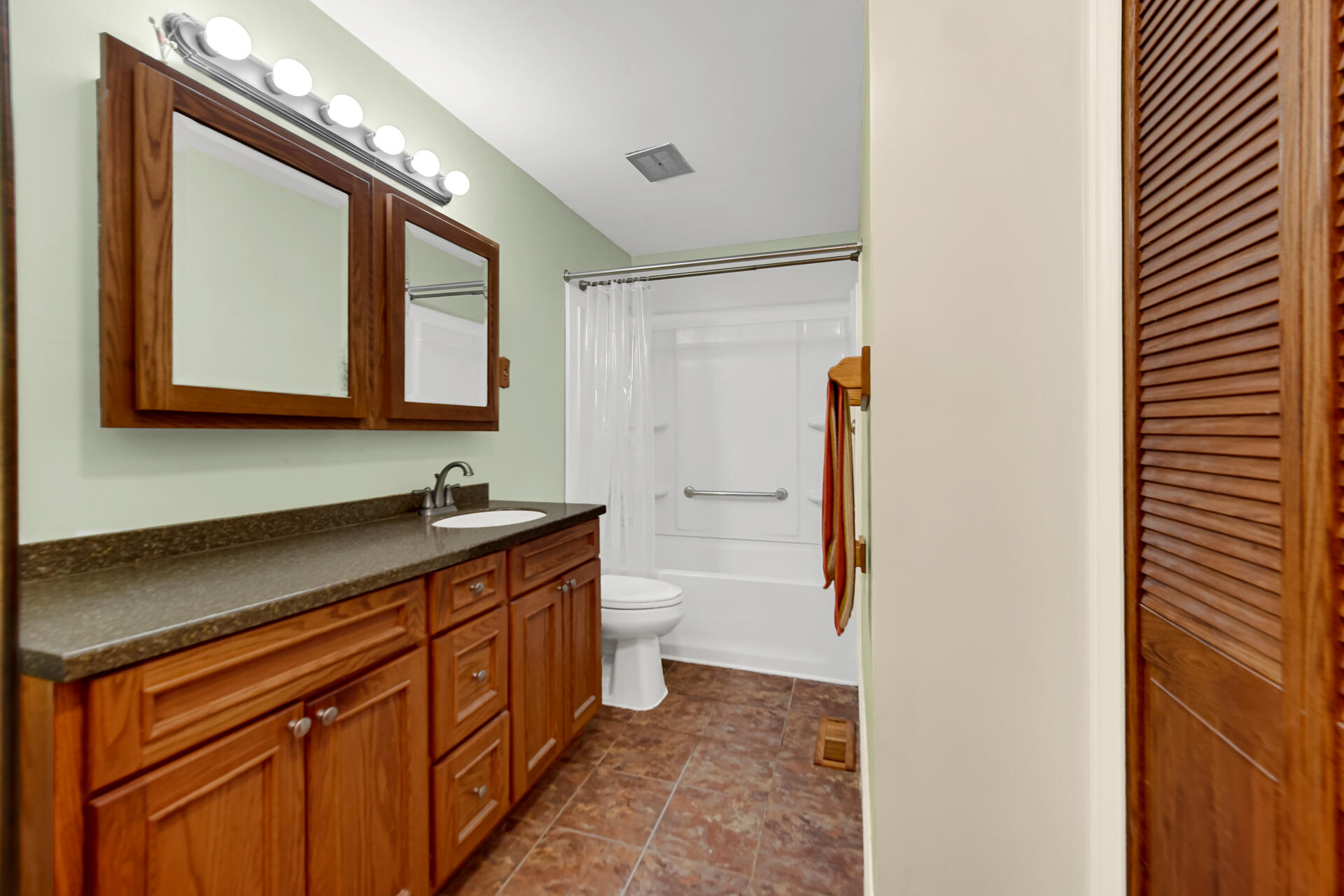 445 Plymouth Road Valparaiso, IN 46385 - Photo 20 of 31 1920x1280