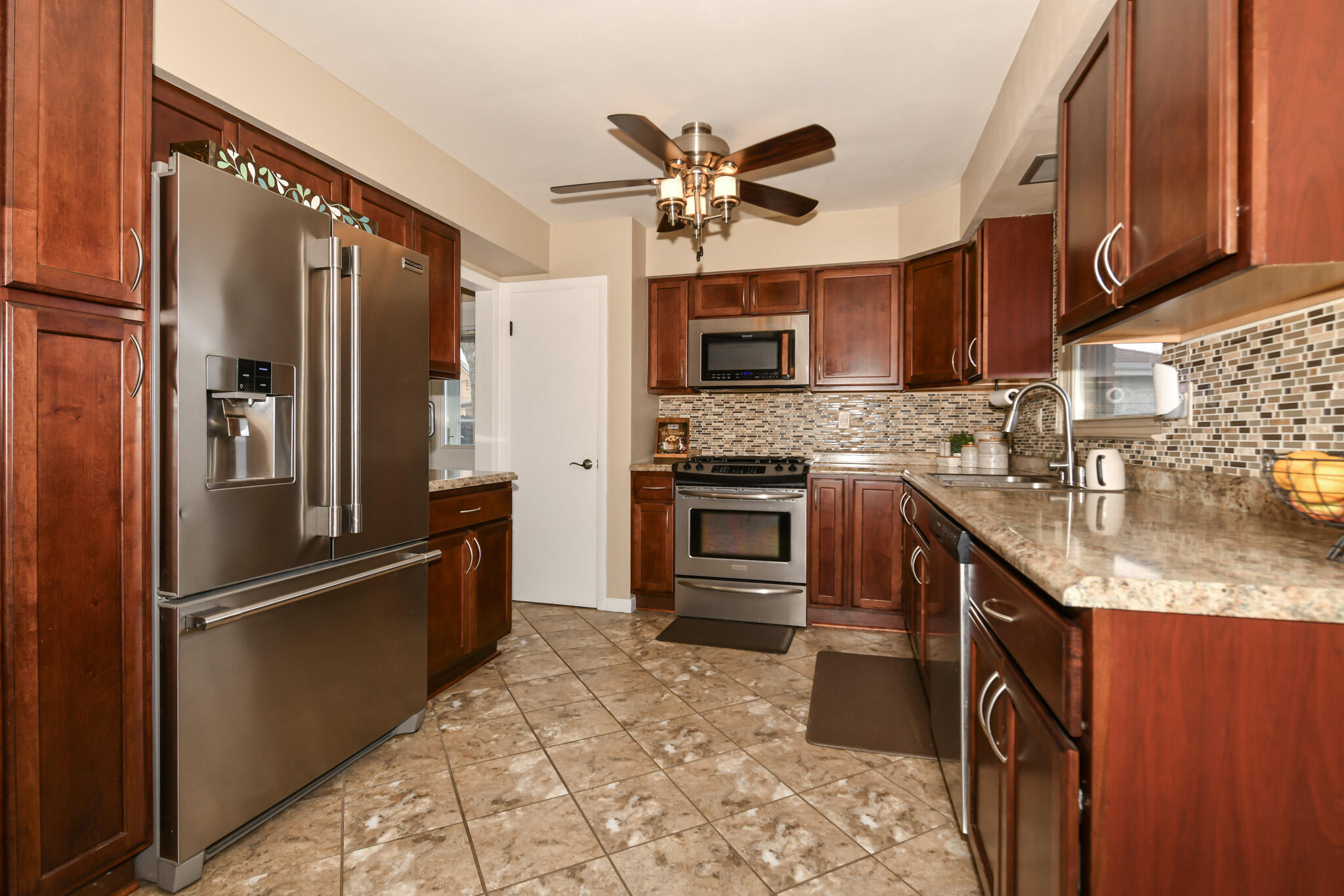 3321 South 70th Street Milwaukee, WI 53219 - Photo 12 of 35 SS Appliances Included