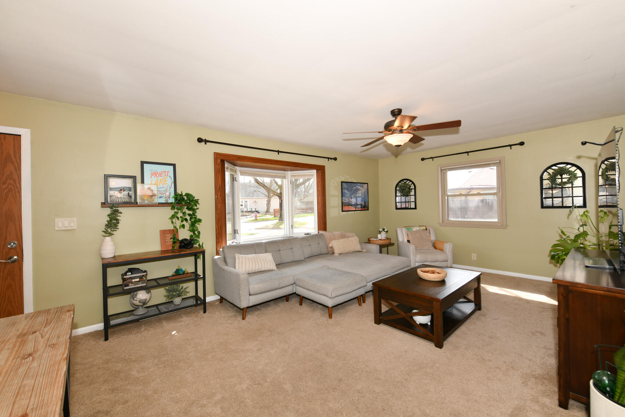 3321 South 70th Street Milwaukee, WI 53219 - Photo 6 of 35 Living Room