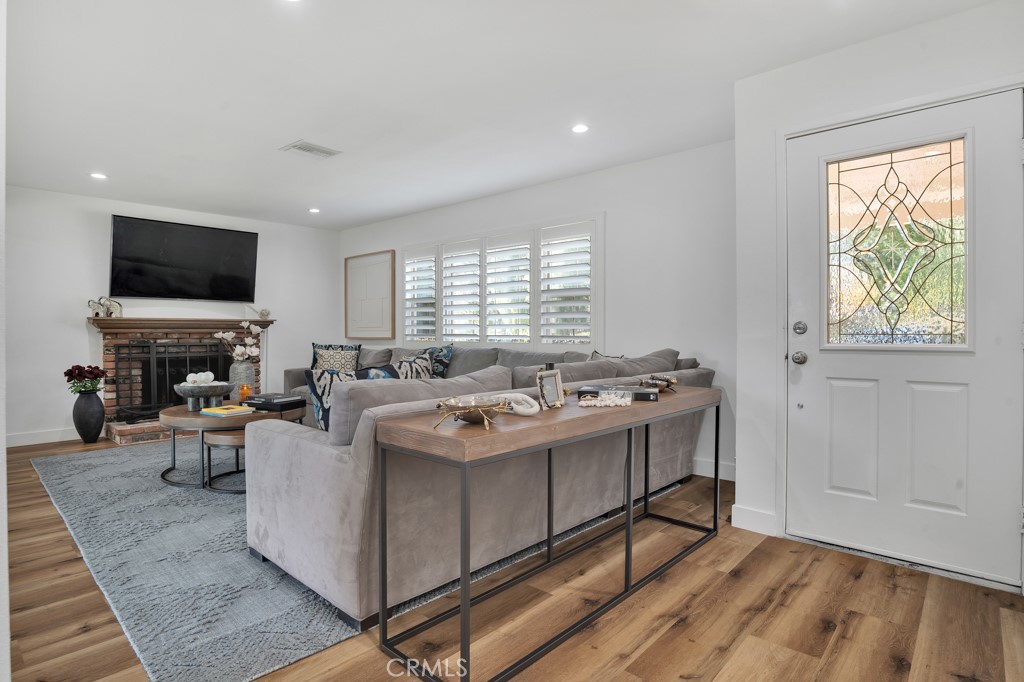 4688 Fort Davis Street Simi Valley, CA 93063 - Photo 15 of 44