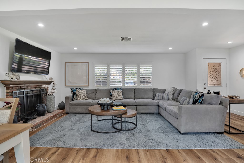 4688 Fort Davis Street Simi Valley, CA 93063 - Photo 16 of 44