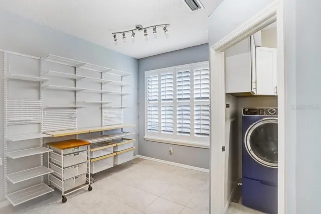 a view of a livingroom with washer and dryer