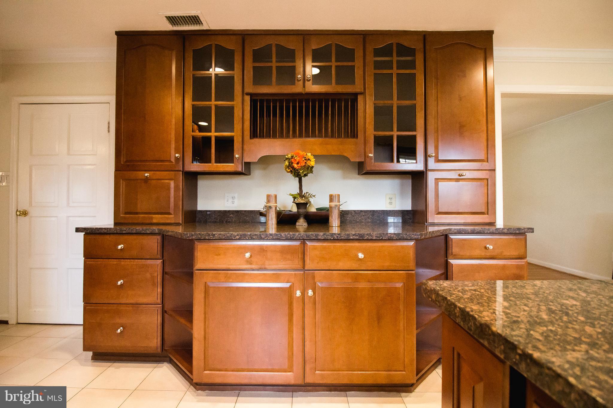 6102 Roxbury Avenue Springfield, VA 22152 - Photo 14 of 30 Kitchen