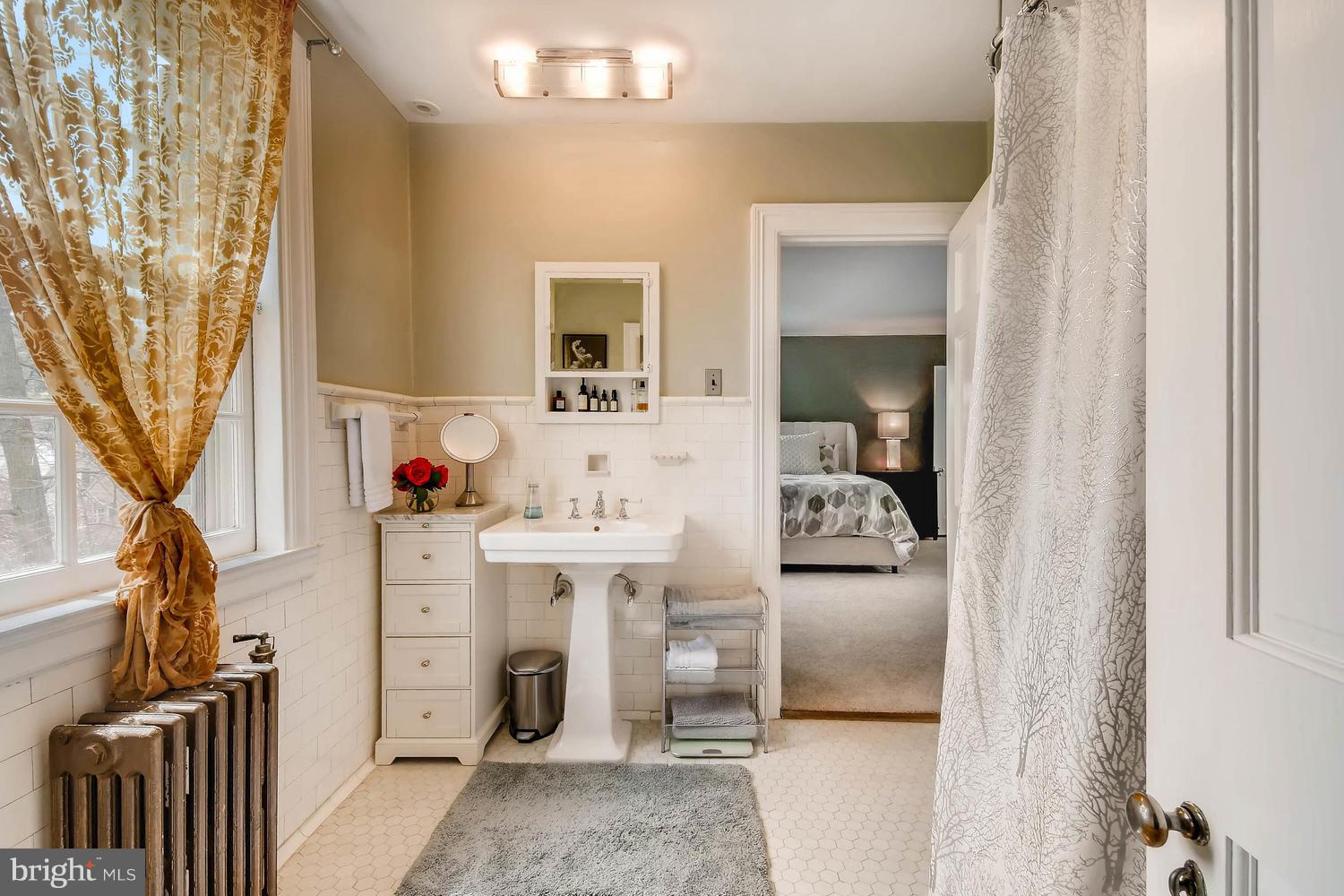 4 Millbrook Road Baltimore, MD 21218 - Photo 23 of 29 Jack-and-Jill Bathroom