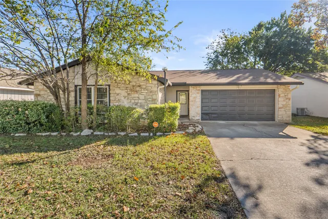 $1,850 | 903 East Logan Street, Round Rock, TX 78664