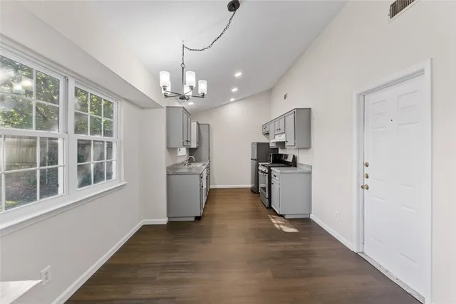 $1,850 | 903 East Logan Street, Round Rock, TX 78664