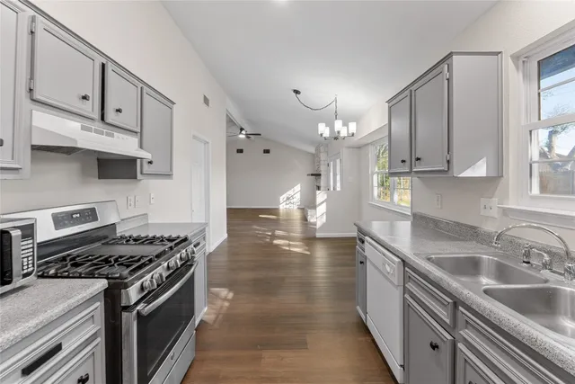 $1,850 | 903 East Logan Street, Round Rock, TX 78664